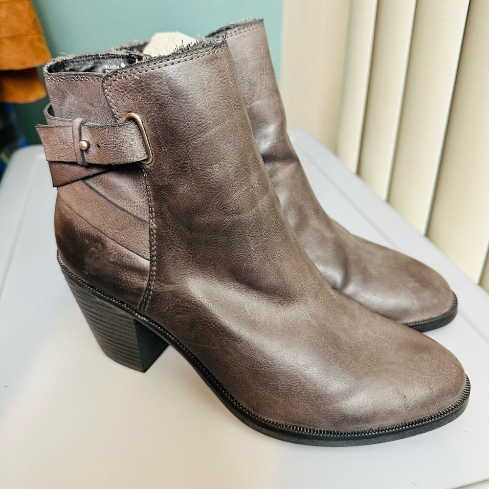 Madden Girl Klaudia Brown Faux Leather Ankle Booties Size 9